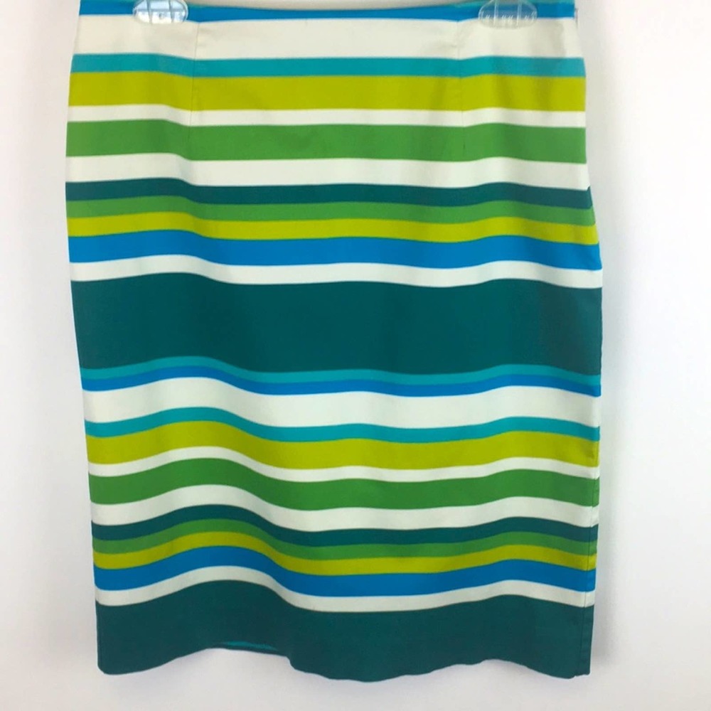 Boden's  skirt 97% cotton & 3% elastane shell and 100% polyester lining. size 8R